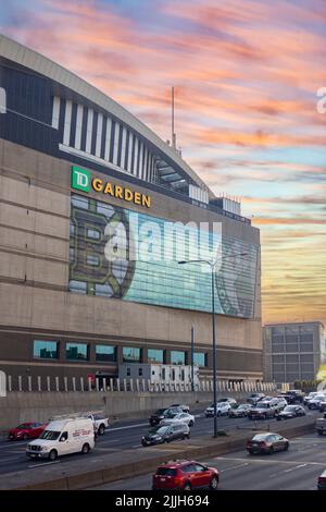 Boston, MA, USA, 16. Mai 2022: Das Äußere des TD Garden. In dieser Arena befinden sich die Boston Celtics und die Boston Bruins. Stockfoto