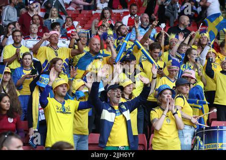 Schwedens Fans während des UEFA Women European Championship Matches zwischen England Women und Schweden in der Bramall Lane, Sheffield, am Dienstag, den 26.. Juli 2022. (Kredit: Mark Fletcher | MI News) Kredit: MI Nachrichten & Sport /Alamy Live News Stockfoto