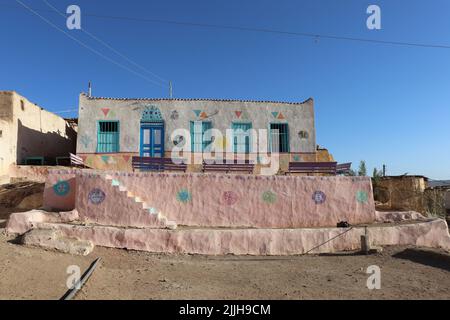 Schöne nubische Häuser in Heissa Island, Assuan, Ägypten Stockfoto