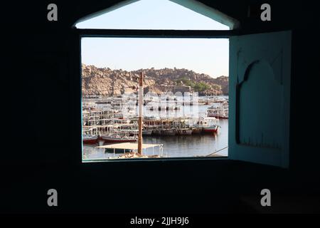 Ein Hafen für lokale Motorboote in der Nähe der Insel Heissa in Assuan Stockfoto