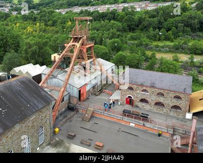 Porth, Rhondda - Juli 2022: Luftaufnahme des Rhondda Heritage Park, ein Bergbaumuseum im Rhondda Valley in Südwales Stockfoto