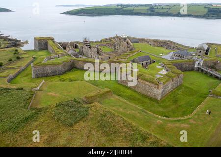 Drohnen-Luftlandschaft des Charles Fort in Kinsale Cork County Irland. Stockfoto