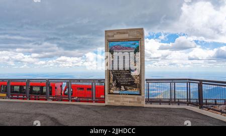 Pikes Peak, CO - 7. Juli 2022: 'America the Beautiful' von Katherine Lee Bates wurde ursprünglich als Gedicht mit dem Titel 'Pikes Peak' geschrieben, nachdem er inspiriert wurde Stockfoto