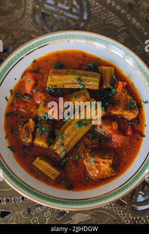 Direkt über dem Blick auf Bamya Bamia okra Rindfleisch mittelöstlichen persischen irakischen Eintopf Stockfoto