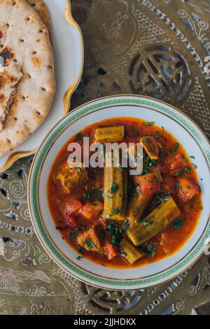 Direkt über dem Blick auf Bamya Bamia okra Rindfleisch mittelöstlichen persischen irakischen Eintopf Stockfoto