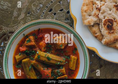 Direkt über dem Blick auf Bamya Bamia okra Rindfleisch mittelöstlichen persischen irakischen Eintopf Stockfoto