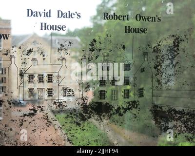 Neue Lanark-Mühlen: Fenstergrabungen der Häuser von Robert Owen und David Dale auf dem Glasgang, der zum ursprünglichen Mühlengebäude führt. Stockfoto