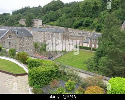 Einst eine blühende Gemeinschaft von Mühlenarbeitern und ein frühes Beispiel für ein Modell, ein utopisches Dorf, ist New Lanark heute UNESCO-Weltkulturerbe. Stockfoto