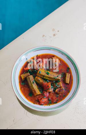 Direkt über dem Blick auf Bamya Bamia okra Rindfleisch mittelöstlichen persischen irakischen Eintopf Stockfoto