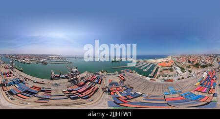 360-Grad-Panorama der industriellen Container-Terminal im Hafen von Matosinhos Stockfoto