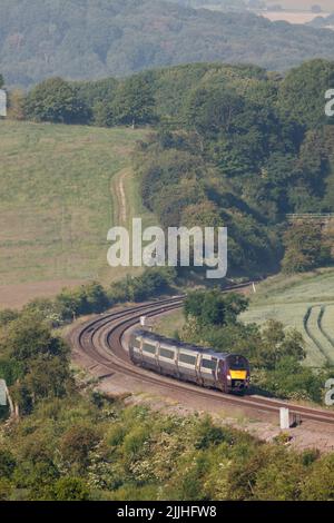 East Midlands Railway class 222 Meridian train 222022 Passing Wingfield Park Derbyshire in the Countryside on the Midland Mainline Stockfoto