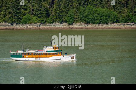 Juneau, AK - 9. Juni 2022: Blick auf die historische Yacht der MV Discovery, die von Juneau aus fährt Stockfoto