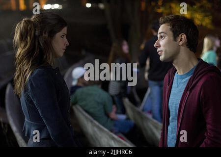 ANNA KENDRICK, SKYLAR ASTIN, PITCH PERFEKT, 2012 Stockfoto