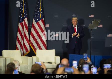 Washington, Usa. 26.. Juli 2022. Der ehemalige US-Präsident Donald Trump spricht während seiner ersten Reise nach Washington, DC, beim American First Agenda Summit, der vom America First Policy Institute am Dienstag, dem 26. Juli 2022, im Marriott Marquis Hotel in Washington, DC, abgehalten wurde. Foto von Bonnie Cash/UPI Credit: UPI/Alamy Live News Stockfoto