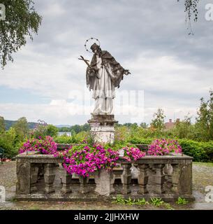 Johannes-Nepomuk-Statue aus dem Jahr 1724 in Weitra/Waldviertel, der ältesten Brauereistadt Österreichs Stockfoto
