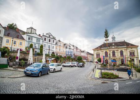 Rathausplatz und Rathaus (Rathausplatz und Rathaus) von Weitra/Waldviertel, der ältesten Brauereistadt Österreichs Stockfoto