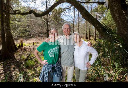 Familie im Cypress-Sumpf auf Dewees Island, S.C. Stockfoto