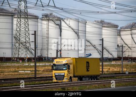 Maasvlakte Hafen von Rotterdam, Mississippihaven, Massengutbereich, HES Hartel Tanklager, Tanklager für Erdölprodukte, Autobahn A15, Europaweg, Truc Stockfoto