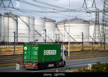 Maasvlakte Hafen von Rotterdam, Mississippihaven, Massengutbereich, HES Hartel Tanklager, Tanklager für Erdölprodukte, Autobahn A15, Europaweg, Truc Stockfoto