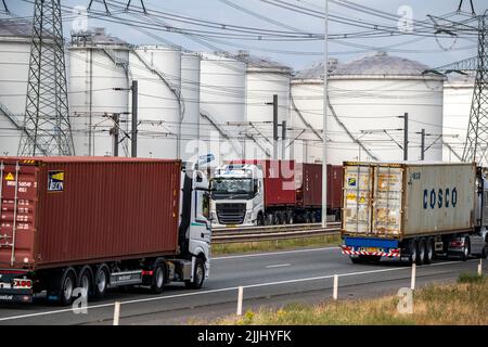 Maasvlakte Hafen von Rotterdam, Mississippihaven, Massengutbereich, HES Hartel Tanklager, Tanklager für Erdölprodukte, Autobahn A15, Europaweg, Truc Stockfoto