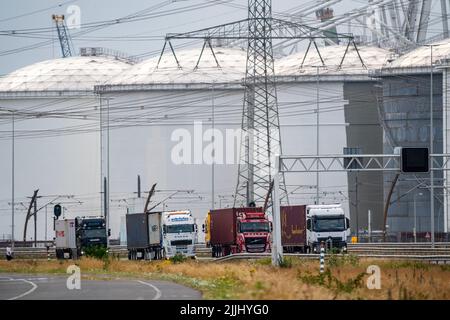 Maasvlakte Hafen von Rotterdam, Mississippihaven, Massengutbereich, HES Hartel Tanklager, Tanklager für Erdölprodukte, Autobahn A15, Europaweg, Truc Stockfoto