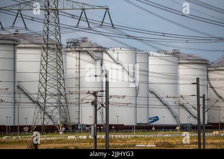 Maasvlakte Hafen von Rotterdam, Mississippihaven, Massengutbereich, HES Hartel Tanklager, Tanklager für Erdölprodukte, Autobahn A15, Europaweg, Rot Stockfoto