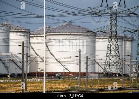 Maasvlakte Hafen von Rotterdam, Mississippihaven, Massengutbereich, HES Hartel Tanklager, Tanklager für Erdölprodukte, Autobahn A15, Europaweg, Rot Stockfoto