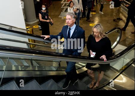 Washington, Usa. 26.. Juli 2022. US-Senator Rand Paul (R-KY) in der Nähe der Senate Subway. Kredit: SOPA Images Limited/Alamy Live Nachrichten Stockfoto