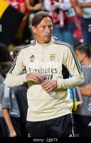 Lissabon, Portugal. 26.. Juli 2022. Roger Schmidt, Trainer von Benfica, gesehen während des Eusebio Cup Fußballspiels zwischen Benfica und Newcastle im Estadio da Luz. Endergebnis: Benfica 3:2 Newcastle. Kredit: SOPA Images Limited/Alamy Live Nachrichten Stockfoto