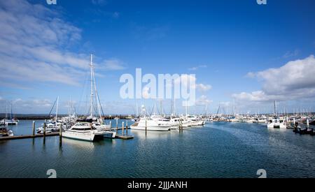 Die Great Sandy Straits Marina liegt am Hafen von Urangan in Hervey Bay, Queensland, Australien Stockfoto