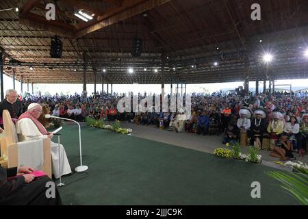 Vatikan, Vatikan. 27.. Juli 2022. Kanada, Alberta, 2022/07/27 Papst Franziskus hält die Wortliturgie im Heiligtum, während er am Lac Ste teilnimmt. Anne Pilgrimage am Lac Ste. Anne, nordwestlich von Edmonton, Alberta, Kanada Foto von Vatican Mediia/Catholic Press Photo . BESCHRÄNKT AUF REDAKTIONELLE VERWENDUNG - KEIN MARKETING - KEINE WERBEKAMPAGNEN. Kredit: Unabhängige Fotoagentur/Alamy Live Nachrichten Stockfoto