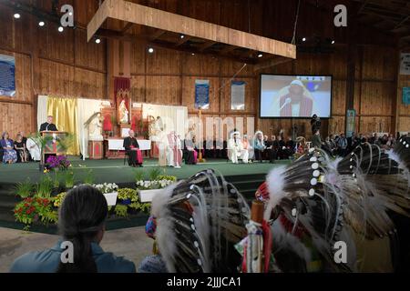 Vatikan, Vatikan. 27.. Juli 2022. Kanada, Alberta, 2022/07/27 Papst Franziskus hält die Wortliturgie im Heiligtum, während er am Lac Ste teilnimmt. Anne Pilgrimage am Lac Ste. Anne, nordwestlich von Edmonton, Alberta, Kanada Foto von Vatican Mediia/Catholic Press Photo . BESCHRÄNKT AUF REDAKTIONELLE VERWENDUNG - KEIN MARKETING - KEINE WERBEKAMPAGNEN. Kredit: Unabhängige Fotoagentur/Alamy Live Nachrichten Stockfoto