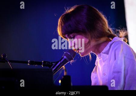 26. Juli 2022, Toronto, Ontario, Kanada: Die amerikanische Singer-Songwriterin Claire Elizabeth Cottrill, professionell bekannt als Clairo, spielte eine ausverkaufte Show bei History in Toronto. Im Bild: CLAIRO (Bild: © Angel Marchini/ZUMA Press Wire) Stockfoto