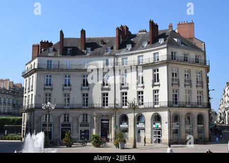 Eine schöne Außenfassade von Place Graslin und Fontaine Graslin in der Innenstadt von Nantes, Frankreich Stockfoto