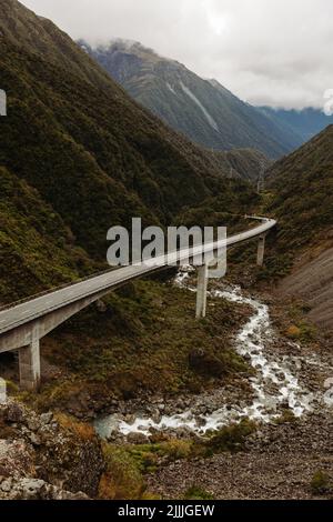 Blick vom Aussichtspunkt Otira Viaduct, Arthur’s Pass National Park, Canterbury, South Island Stockfoto