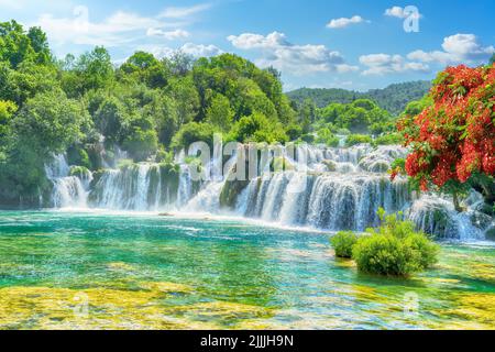 Landschaft mit Wasserfällen im Nationalpark Krka, Kroatien Stockfoto