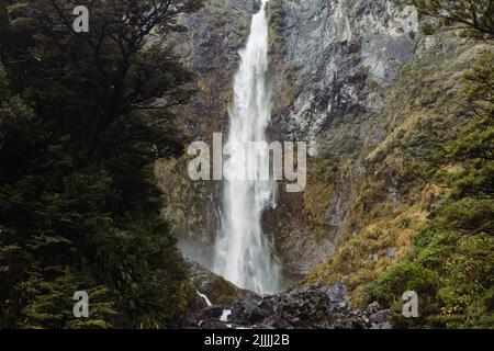 Devils Punchbowl Wasserfall, Südinsel, Neuseeland. Stockfoto