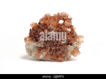 Chakra Stone Aragonitcarbonat Kristallprobe isoliert auf Weiß Stockfoto