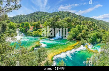 Landschaft mit Wasserfällen im Nationalpark Krka, Kroatien Stockfoto