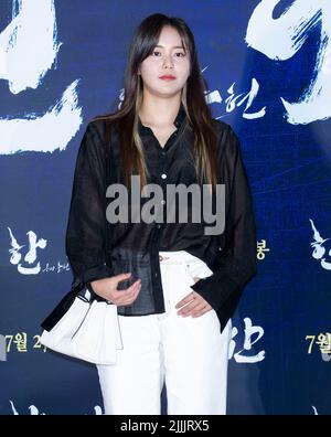 Seoul, Südkorea. 26.. Juli 2022. Die südkoreanische K-Pop-Sängerin und Schauspielerin Shin Hye-jeong nimmt am 26. Juni 2022 an einem Foto-Call für den Film Hansan: Rising Dragon in Seoul, Südkorea, Teil. Der Film wird am 27. Juli im Land erscheinen. (Foto: Lee Young-ho/Sipa USA) Quelle: SIPA USA/Alamy Live News Stockfoto