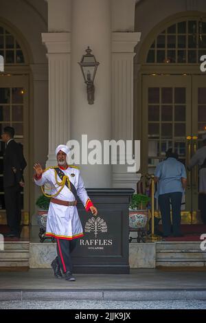 Herr Narajan Singh, der berühmte Sikh-Portier des legendären Raffles Hotel in Singapur Stockfoto