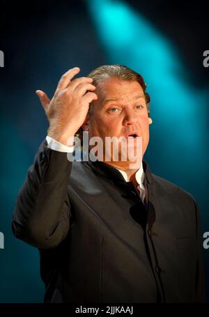 Sir Bryn Terfel singt live im Konzert Stockfoto