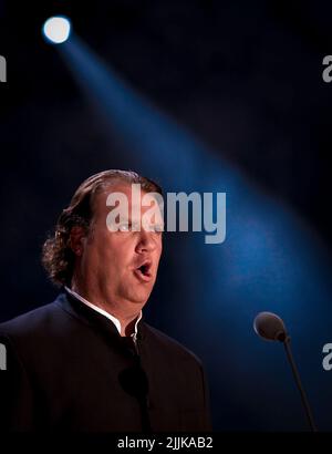 Sir Bryn Terfel singt live im Konzert Stockfoto