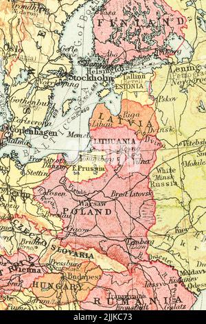 Atlaskarte 1930 der baltischen Staaten - Estland, Lettland (Livland), Litauen (Kurland, Kurland) - angrenzend an Sowjetrussland. Stockfoto