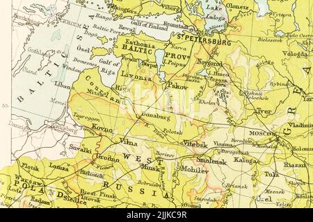 Anfang 1900s Atlas-Karte von Russland und baltischen Staaten - Estland, Lettland, Litauen unter der vorsowjetischen Russland-Kontrolle, auch Warschau / Polen und Weißrussland. Stockfoto