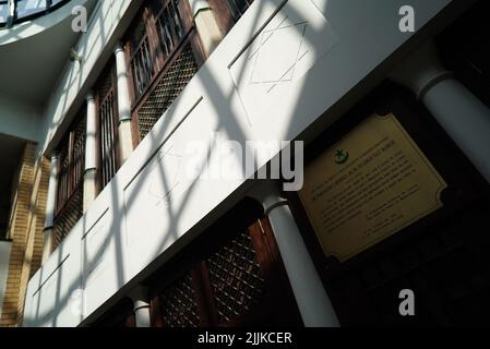 Eine Aufnahme der Fassade der Zentralmoschee von Lissabon in Portugal Stockfoto