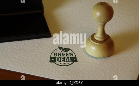 Green Deal Stempel und Stempelhand. European Fit for 55 und Reduzierung des Konzepts der Treibhausgasemissionen. Stockfoto