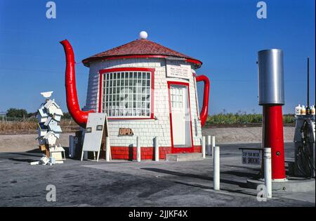 John Margolies - Teapot Dome Tankstelle, Zillah, Washington - 1987 Stockfoto