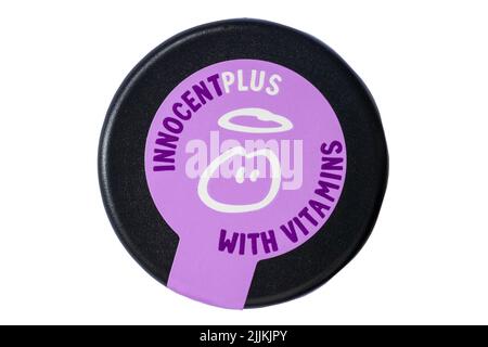 Blick auf eine Flasche Innocent Power auf den Purple Granatapfel, Himbeere, Apfel, Rosenwasser + Vitamine Saft Getränk isoliert auf weißem Hintergrund Stockfoto