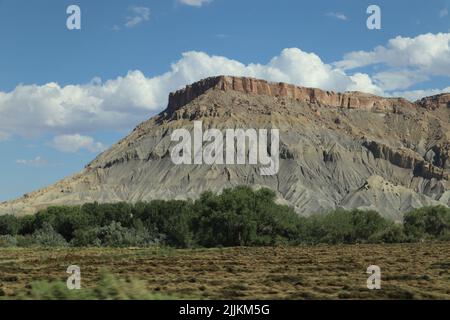 Die Grand Mesa in der Nähe von Grand Junction, Colorado, USA an einem sonnigen, bewölkten Tag Stockfoto